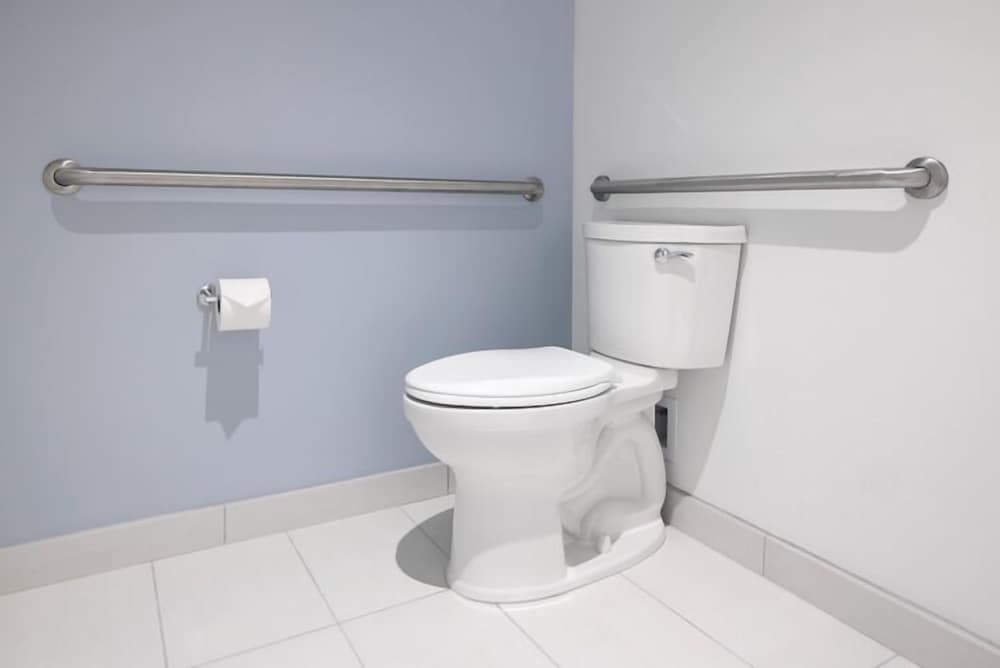 Mobility Accessible Standard Room, w/ADA tub (Includes Early Park Admission*)