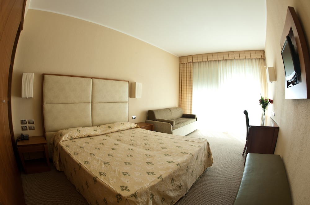 Standard Double or Twin Room, Sea View photo 3
