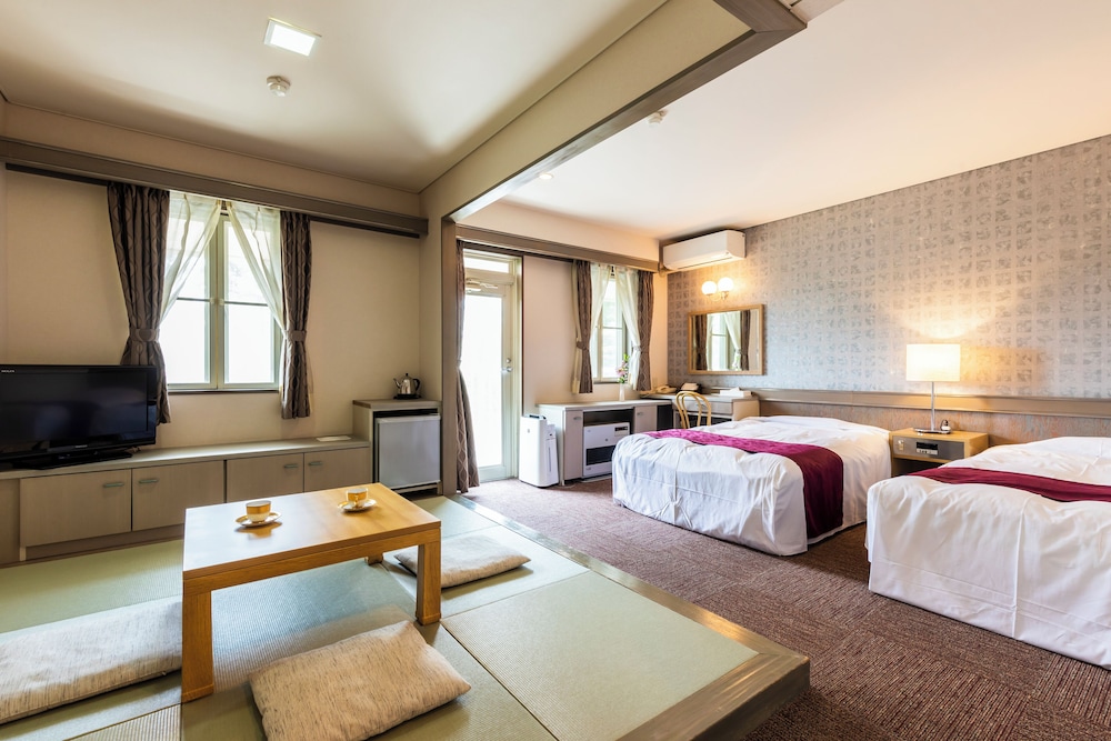 Deluxe Twin Room, Non Smoking (Ryukyu-Tatami) photo 1