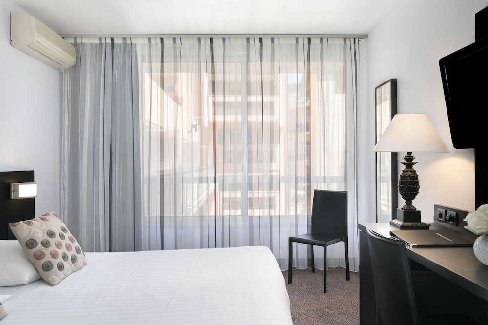 Superior Room, 1 King Bed, Non Smoking - Photo 4
