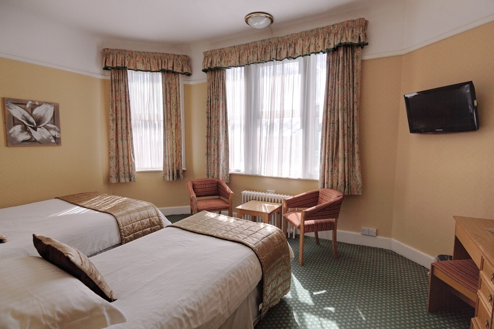 Standard Twin Room - Photo 7