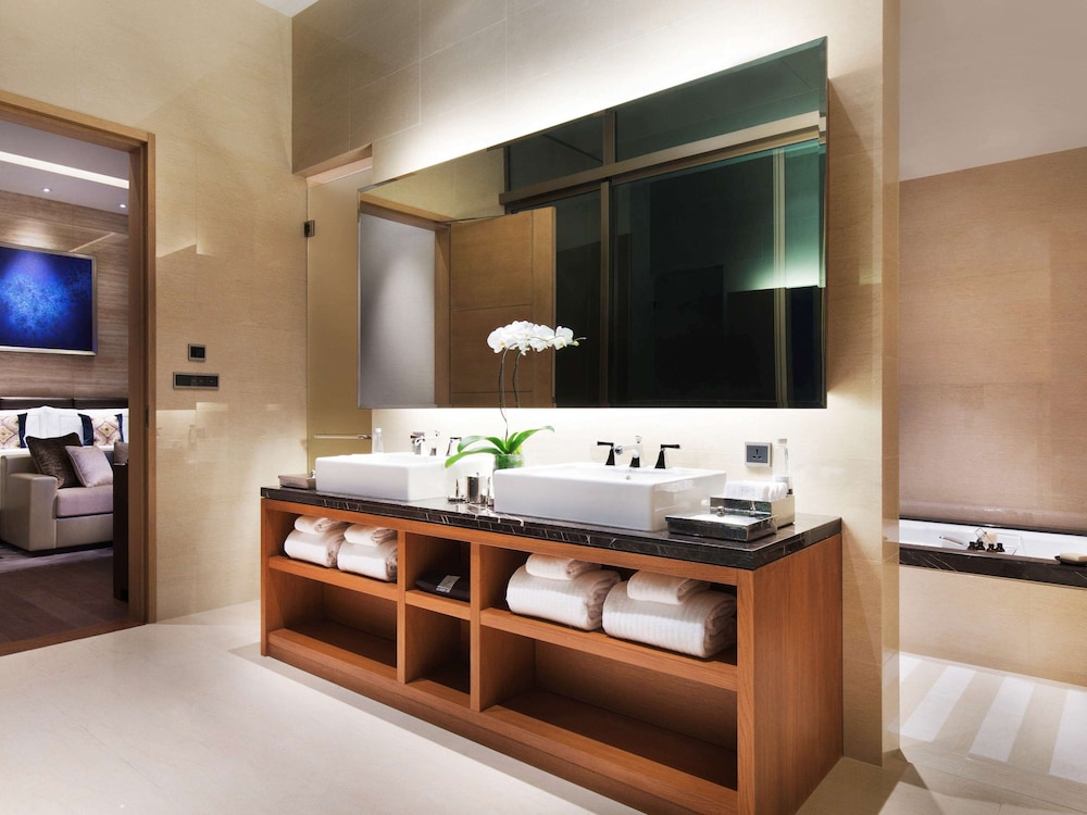 Fairmont, Signature Suite, 2 Bedrooms thumbnail 5