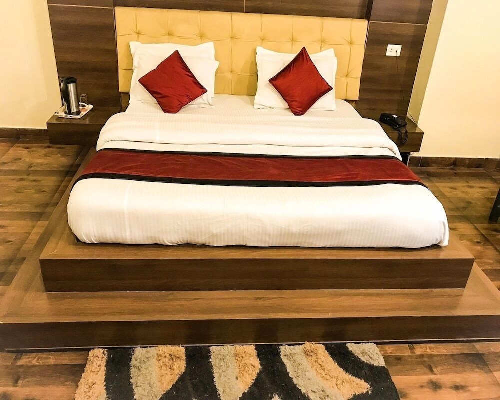 Deluxe Room - Photo 15