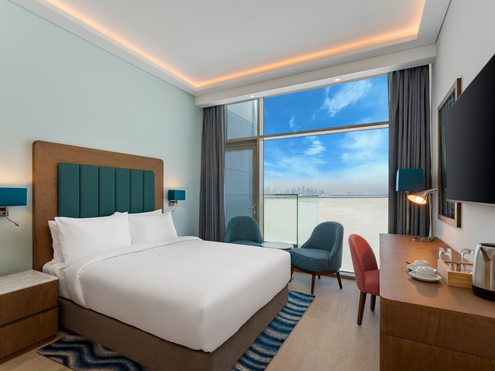 Deluxe Room, 1 King Bed, Balcony, Sea View