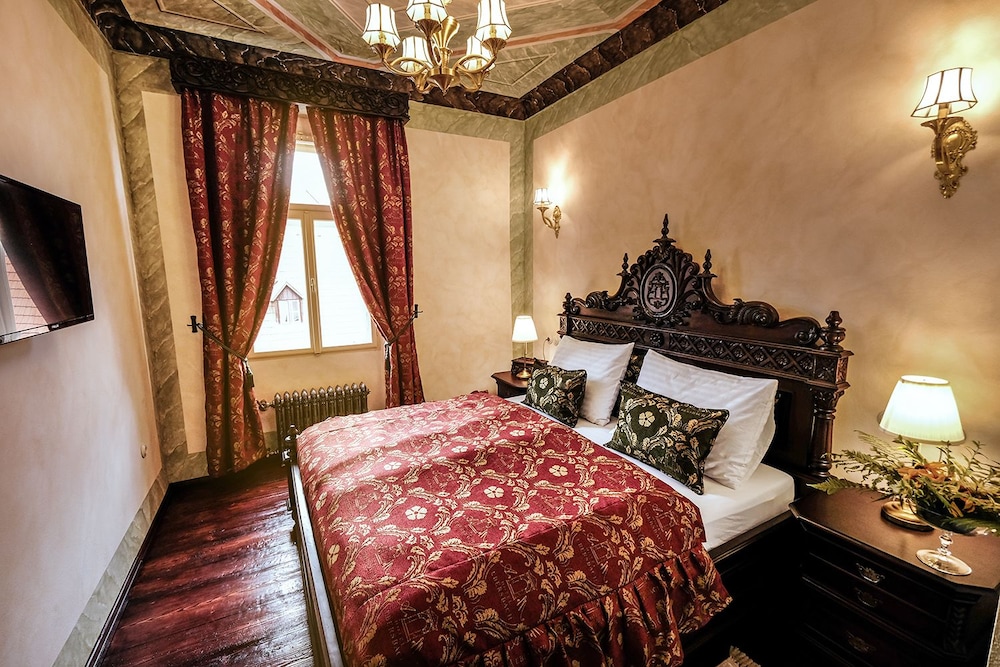 Room (Deluxe King 202)