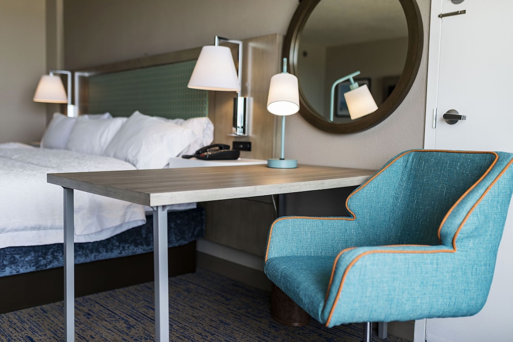 Premium Room, 1 King Bed with Sofa bed, Oceanfront (Study, High Floor) - Photo 2