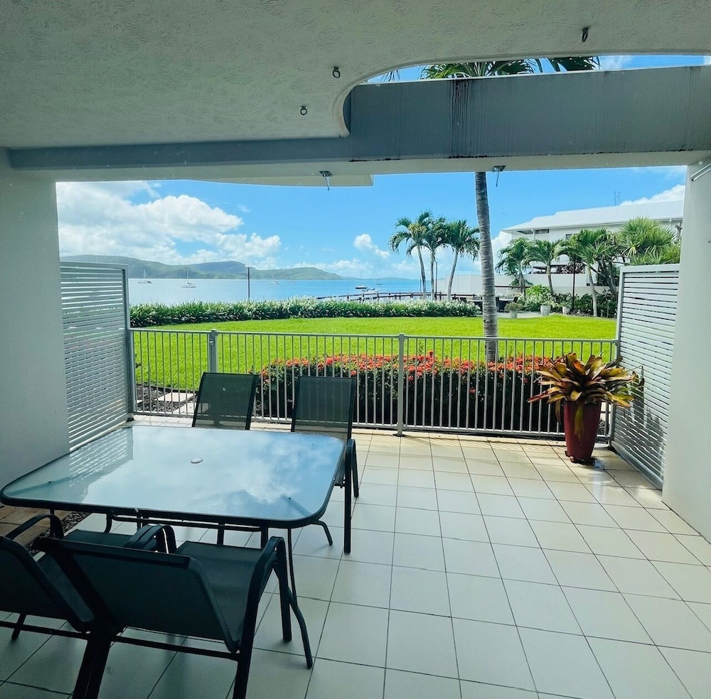 1 Bedroom Water View Spa Apartment - Photo 15