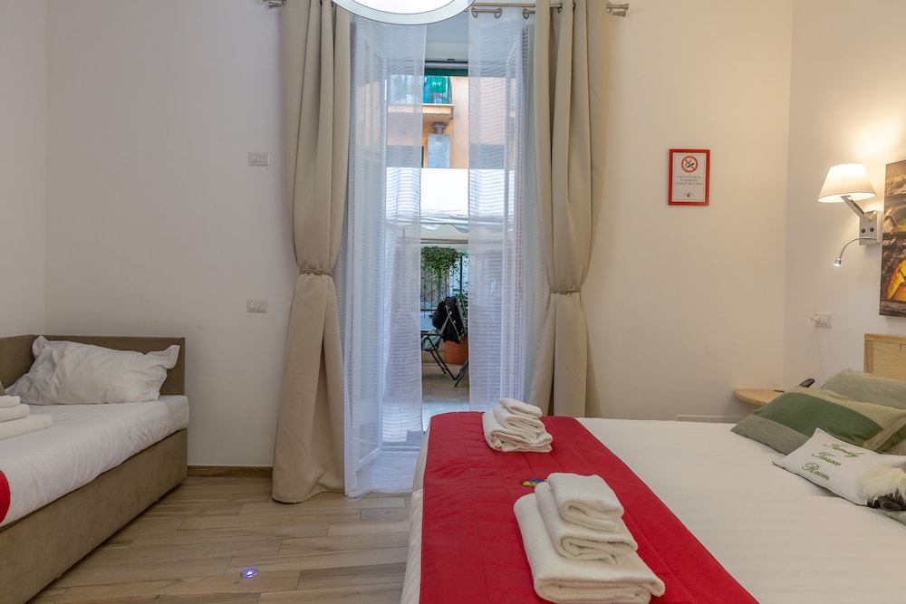 Classic Quadruple Room (Terrace)