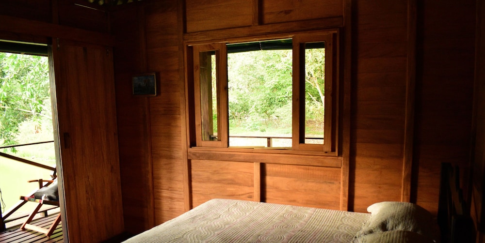 Basic Cabin, Lake View photo 1