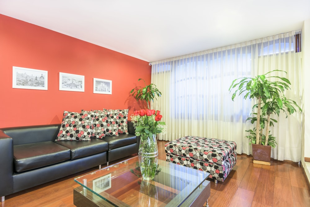 Standard Triple Room, City View photo 3