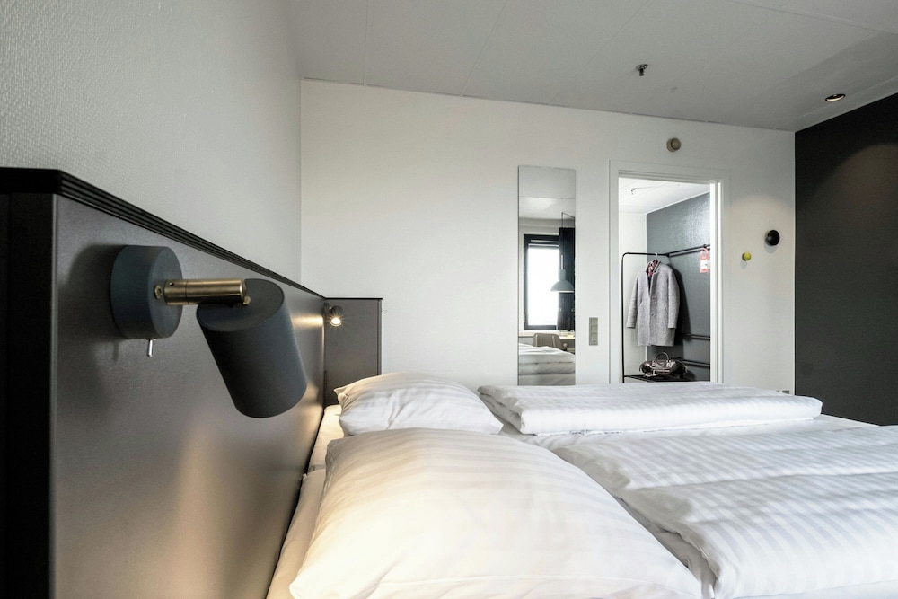 Standard Twin Room, 2 Twin Beds, City View - Photo 1
