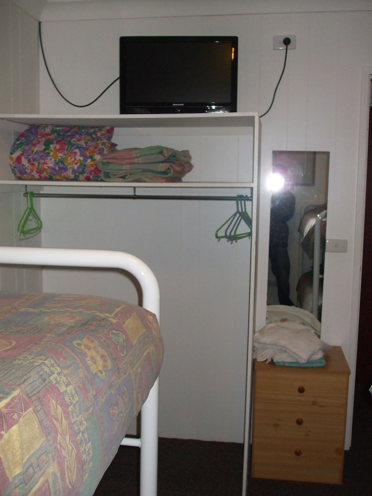 Lodge Room 9 (shared bathroom) photo 2
