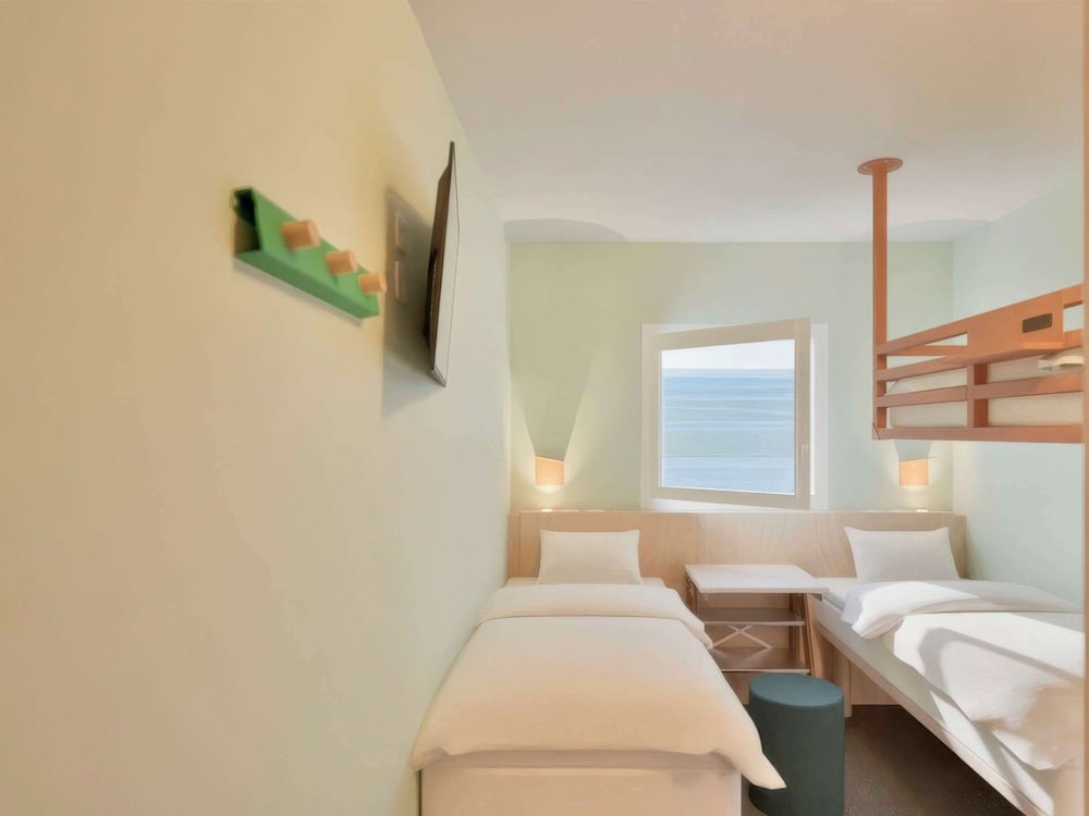 Room, 3 Twin Beds photo 1