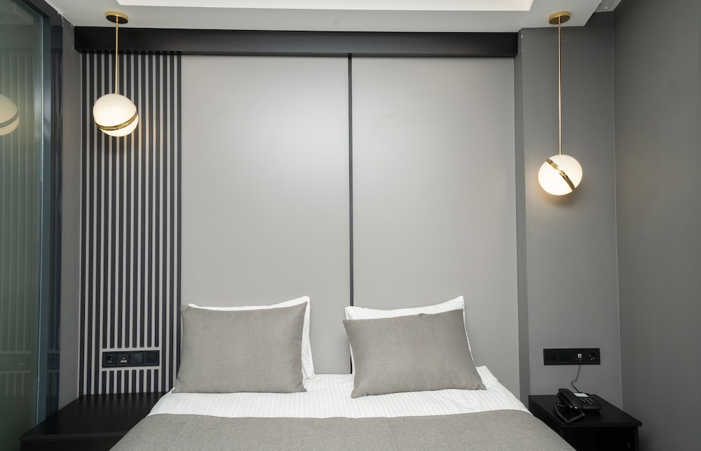 Standard Room, 1 Queen Bed, Terrace photo 2