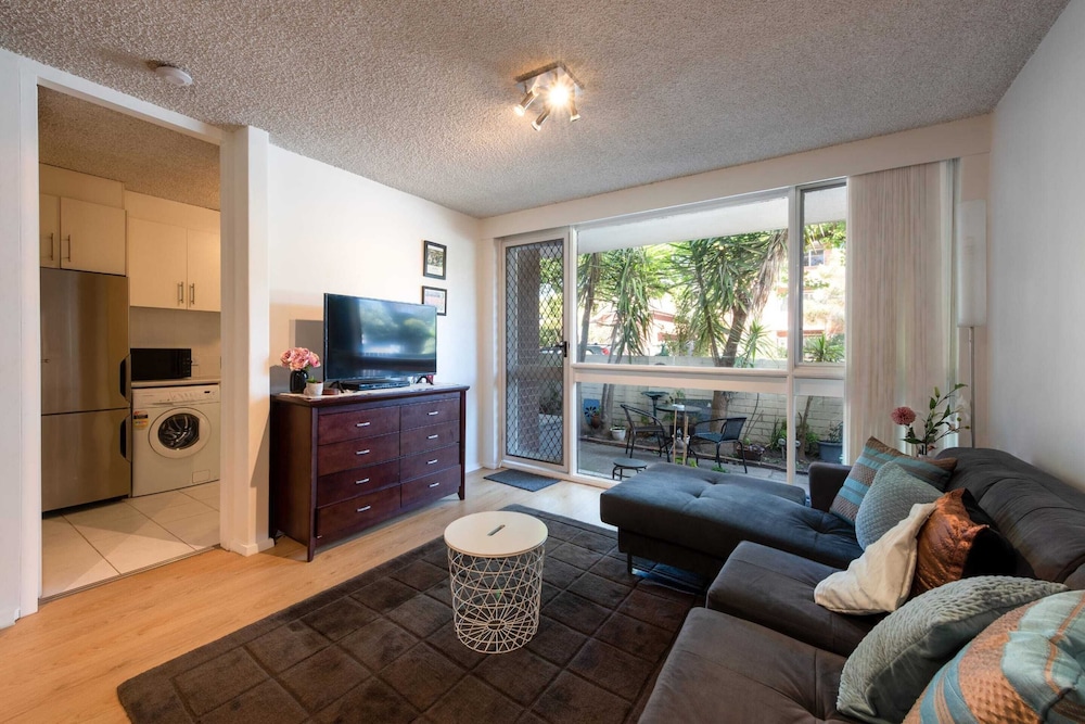 Basic Apartment, Multiple Beds