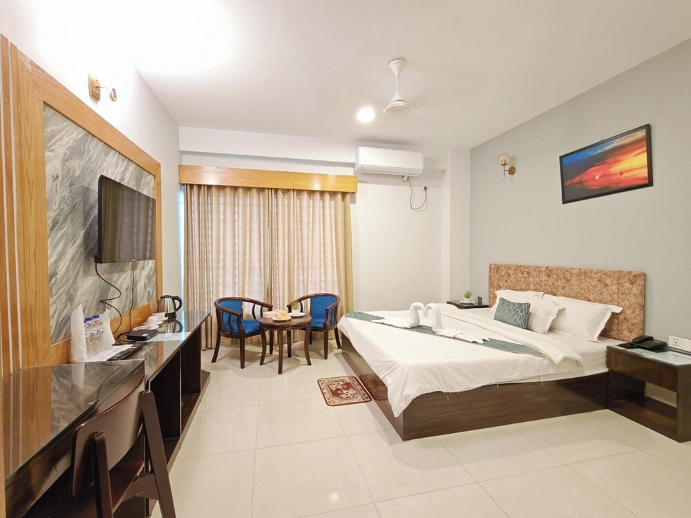 Deluxe Double Room, Balcony, City View photo 3