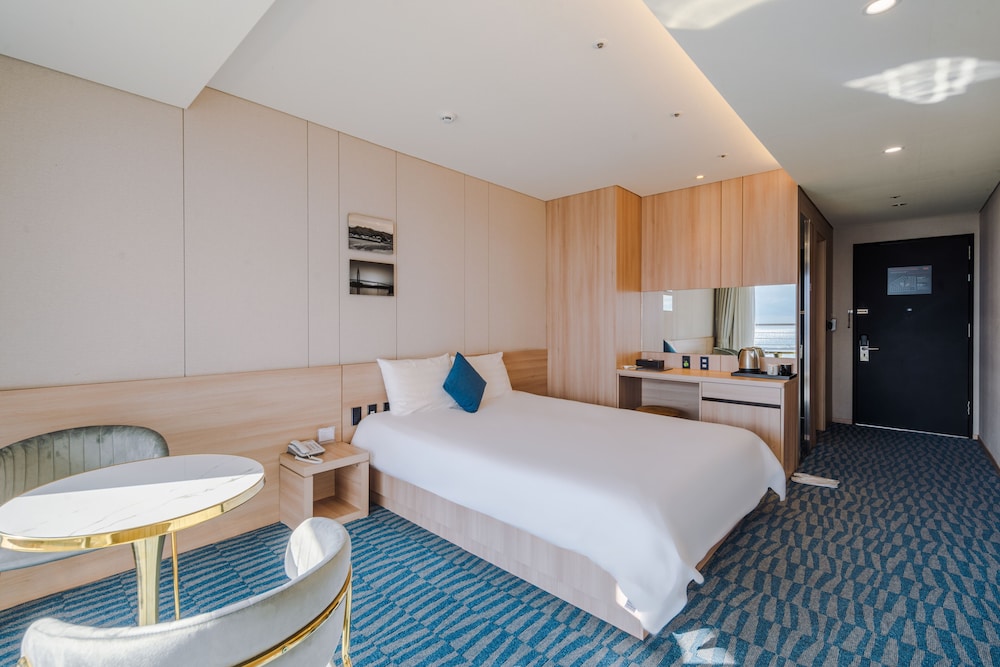 [Wine Pkg] Executive Double Room + 1 Red Wine + 2 Wine Glasses photo 3