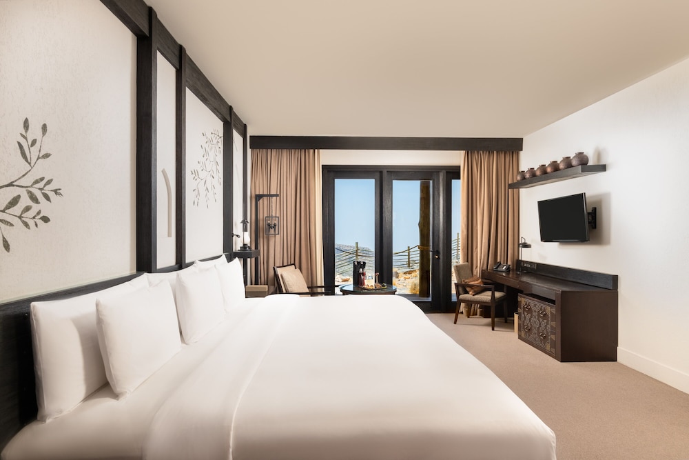 Room, 1 King Bed (Horizon View) photo 1