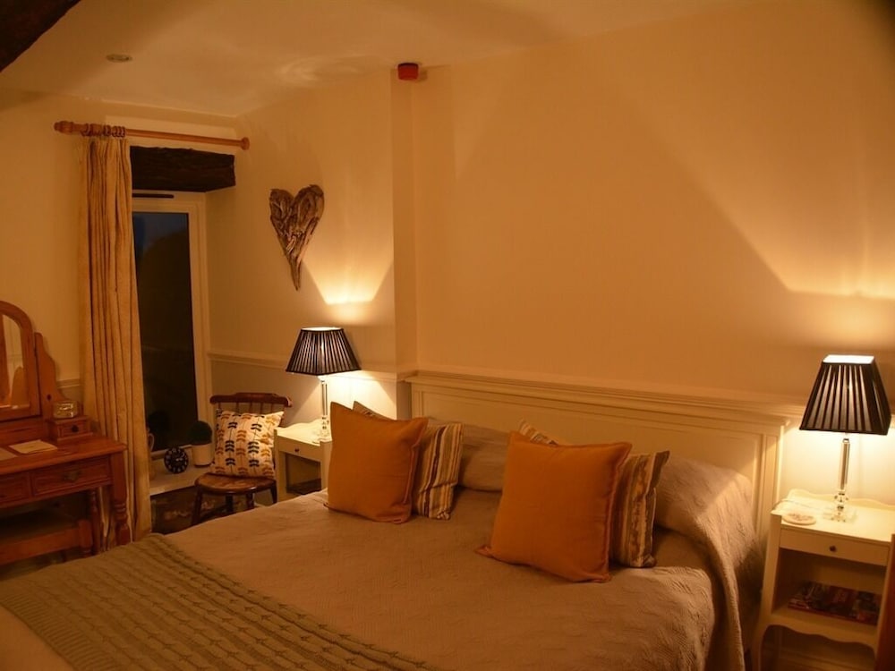 Superior Double Room, Ensuite - Photo 3