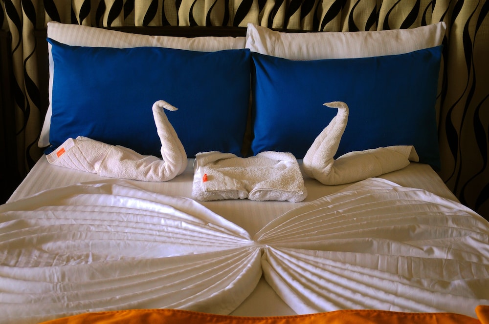 Deluxe Suite, 1 Double Bed, Lake View photo 2