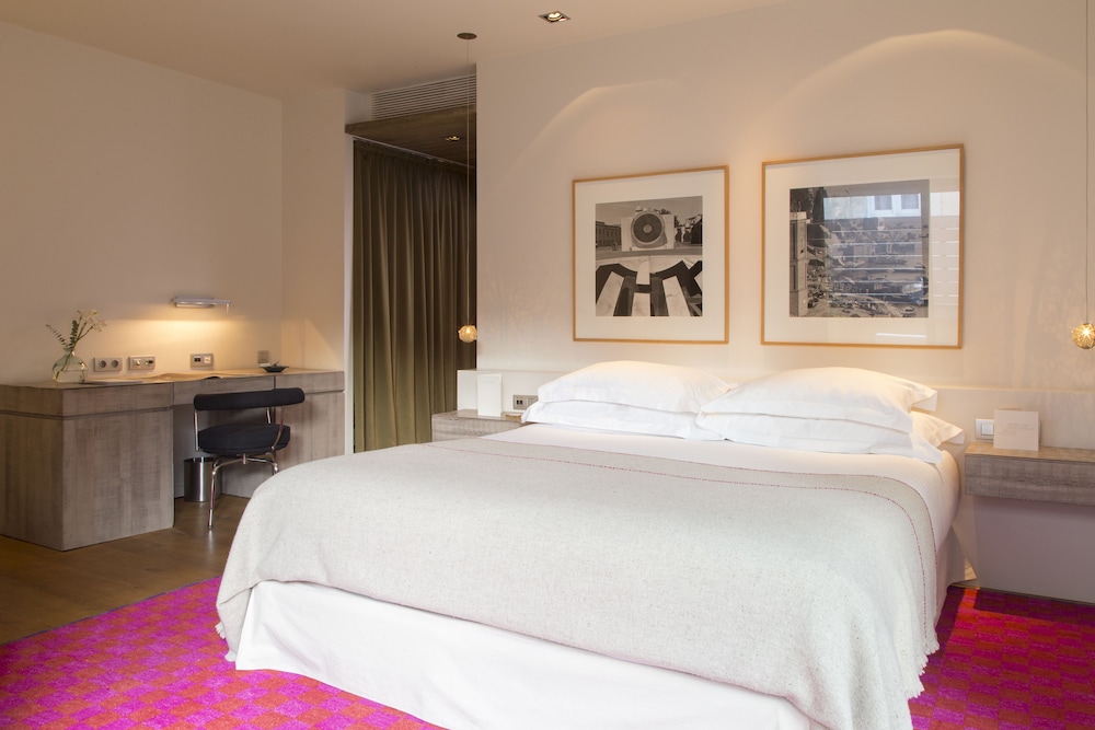 Deluxe Double Room Single Use, City View