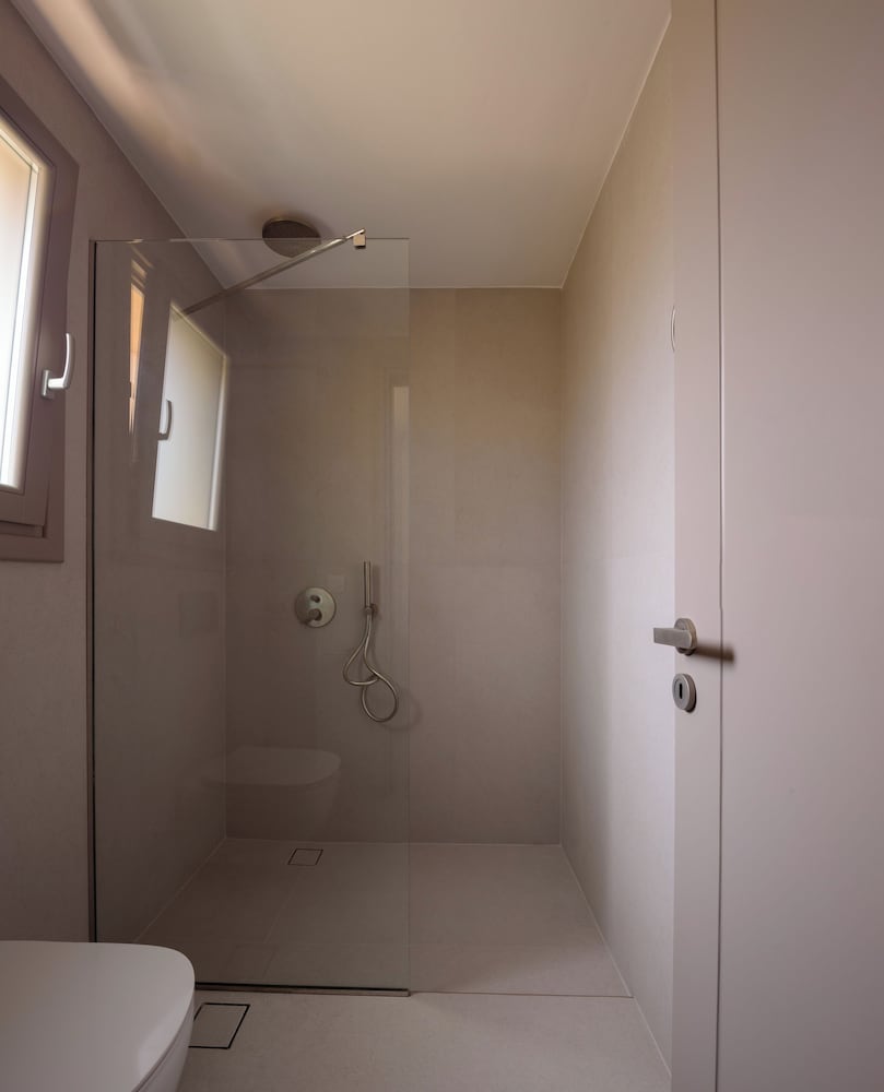 Superior Suite with Caldera View - Photo 3