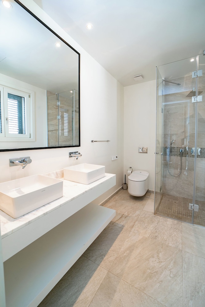 Family Apartment, 3 Bedrooms, Sea View photo 3