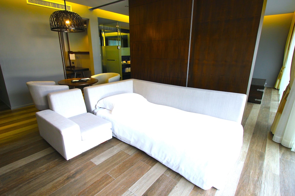 Luxury Suite Seaview King Bed photo 2