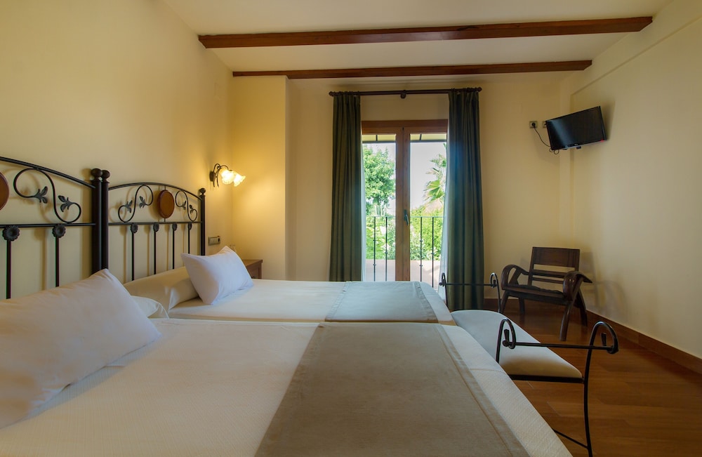 Traditional Twin Room, Balcony - Photo 7