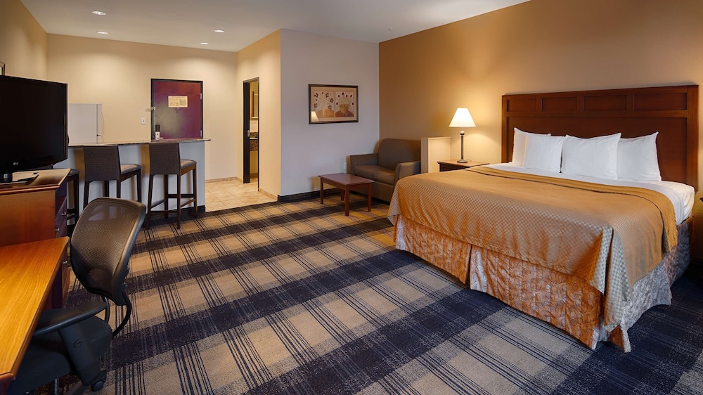 Suite, 1 King Bed, Accessible, Non Smoking (with Single Sofabed)