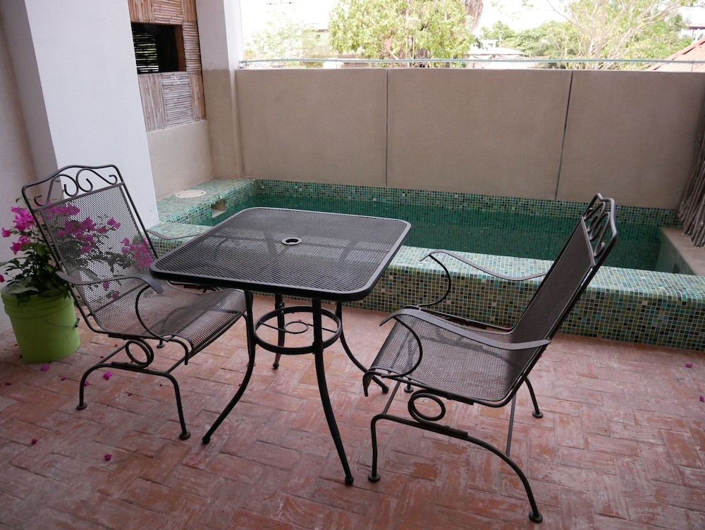 Deluxe Room, 1 Double Bed, Balcony, City View photo 2