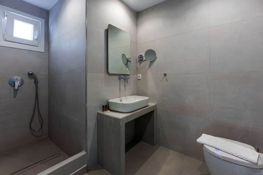 Deluxe Double or Twin Room, Balcony - Photo 6