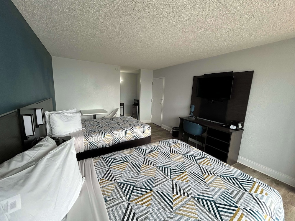 Deluxe Room, 2 Double Beds, Non Smoking, Refrigerator & Microwave photo 1