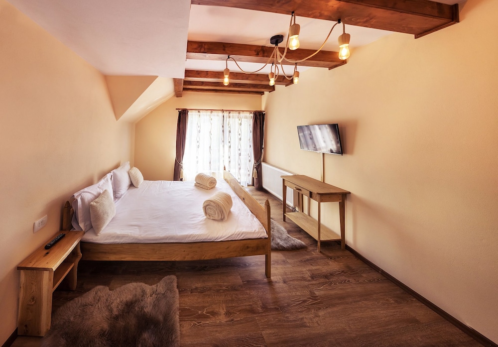 Luxury Double Room, 1 King Bed, Garden View photo 3