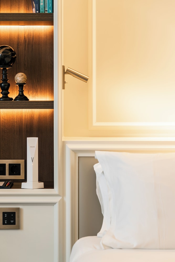 Suite, 1 King Bed, Terrace (Opera, with a Living room)