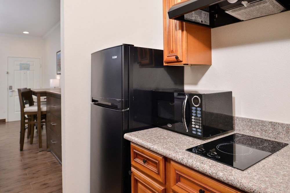 Deluxe Double Room, 2 Queen Beds, Kitchenette photo 1
