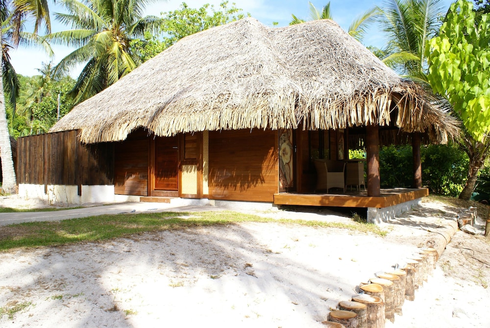 Deluxe Bungalow, Beachside photo 2