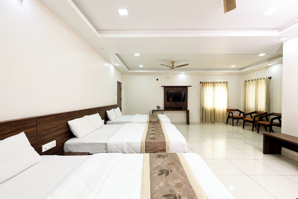 Comfort Triple Room, City View