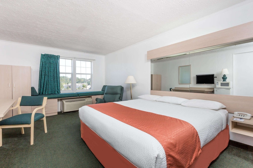 Standard Room, 1 King Bed photo 1