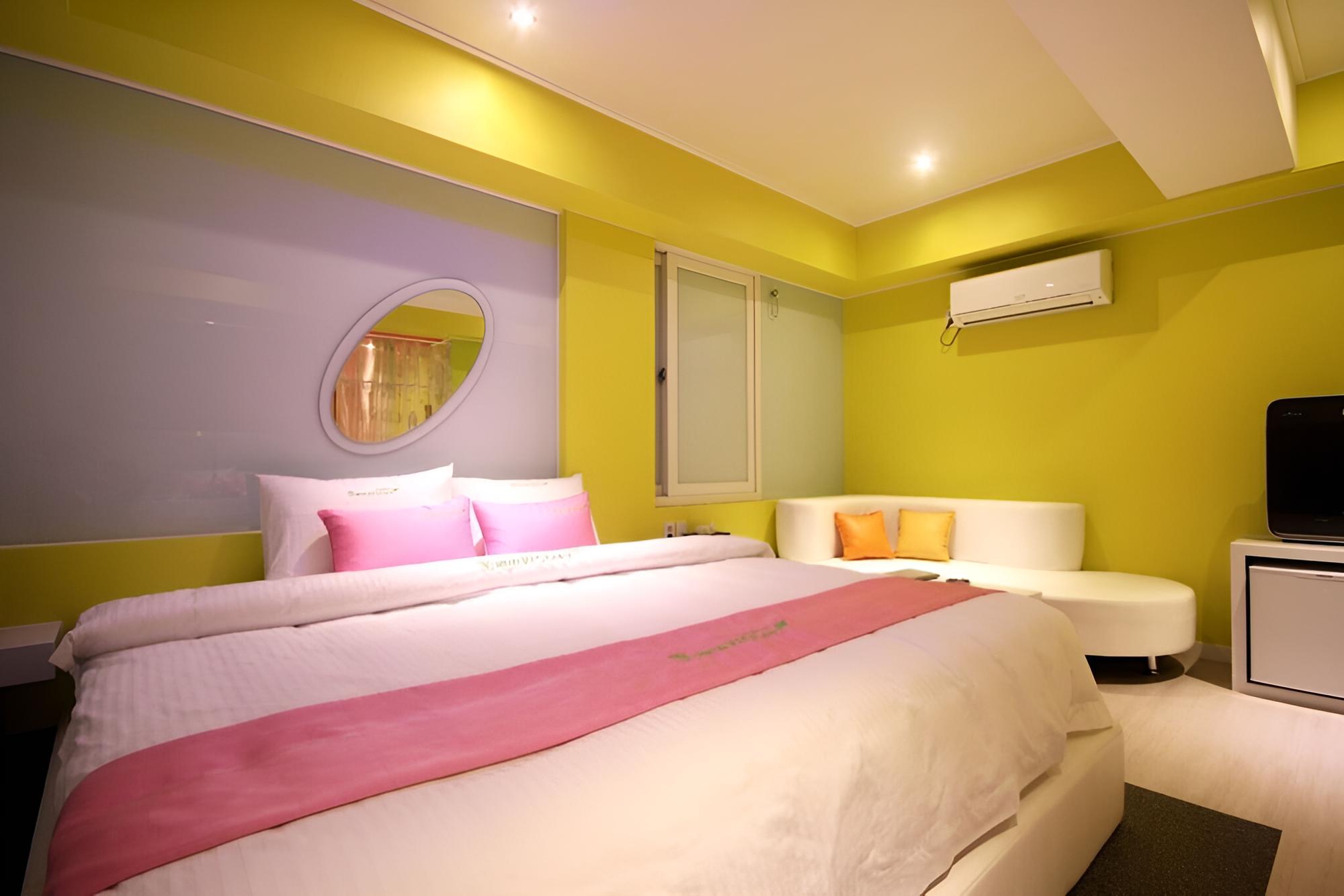 Room (VVIP) - Photo 13
