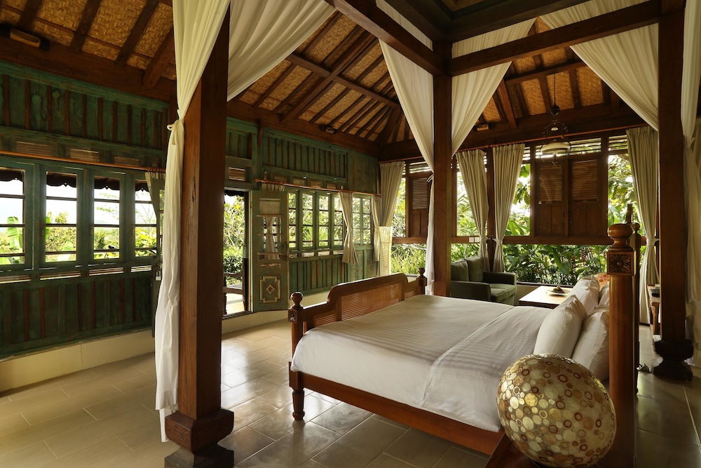 Executive Pool Villa thumbnail 5