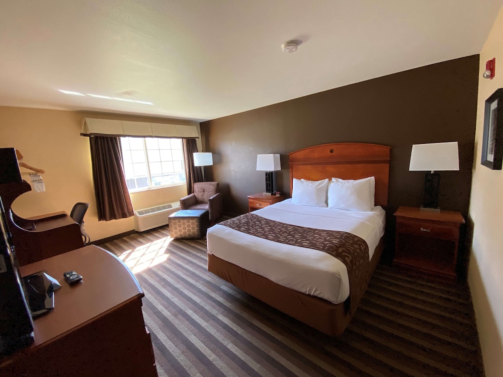 Standard Room, 1 Queen Bed, Accessible, Non Smoking photo 2