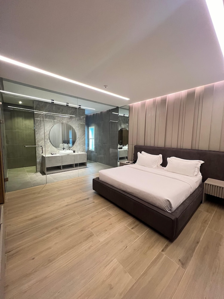 Royal Suite photo 2