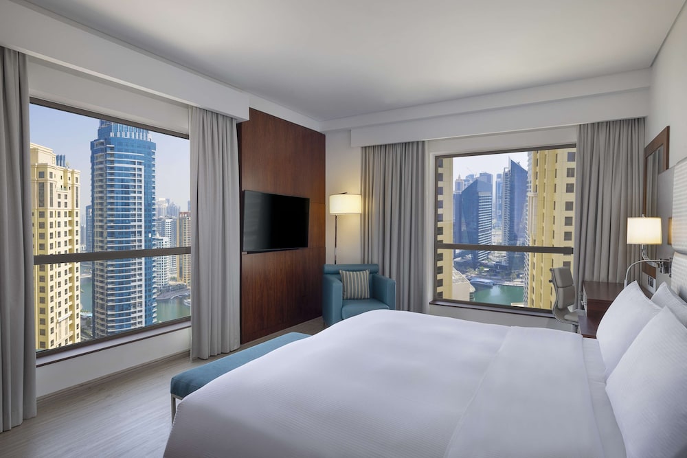 3 Bedroom Family Suite With Balcony thumbnail 5