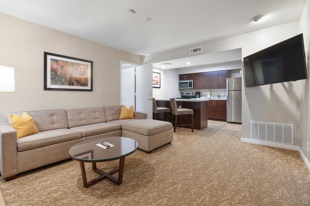 Deluxe Suite, 2 Bedrooms, Kitchen - Photo 9