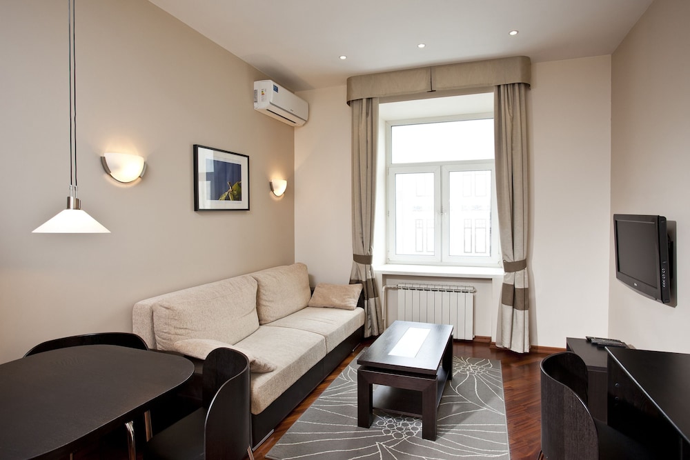 Deluxe Studio Apartment