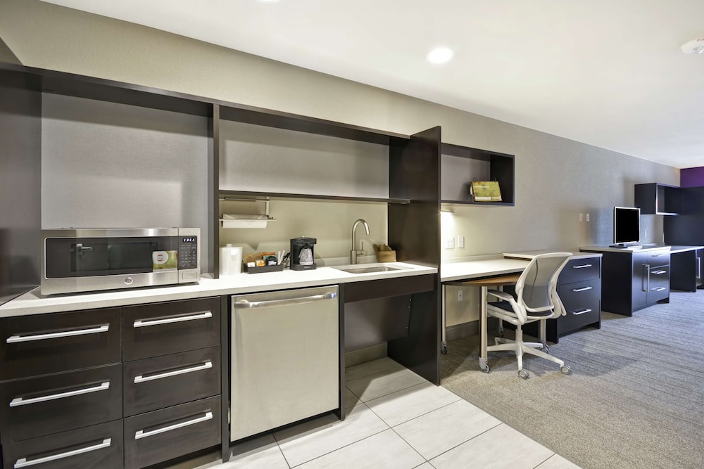 Suite, 1 King Bed, Accessible (Roll-in Shower) photo 1