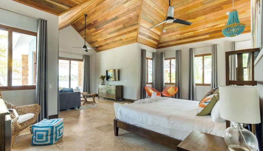 Deluxe Bungalow, 1 King Bed with Sofa bed, Beach View