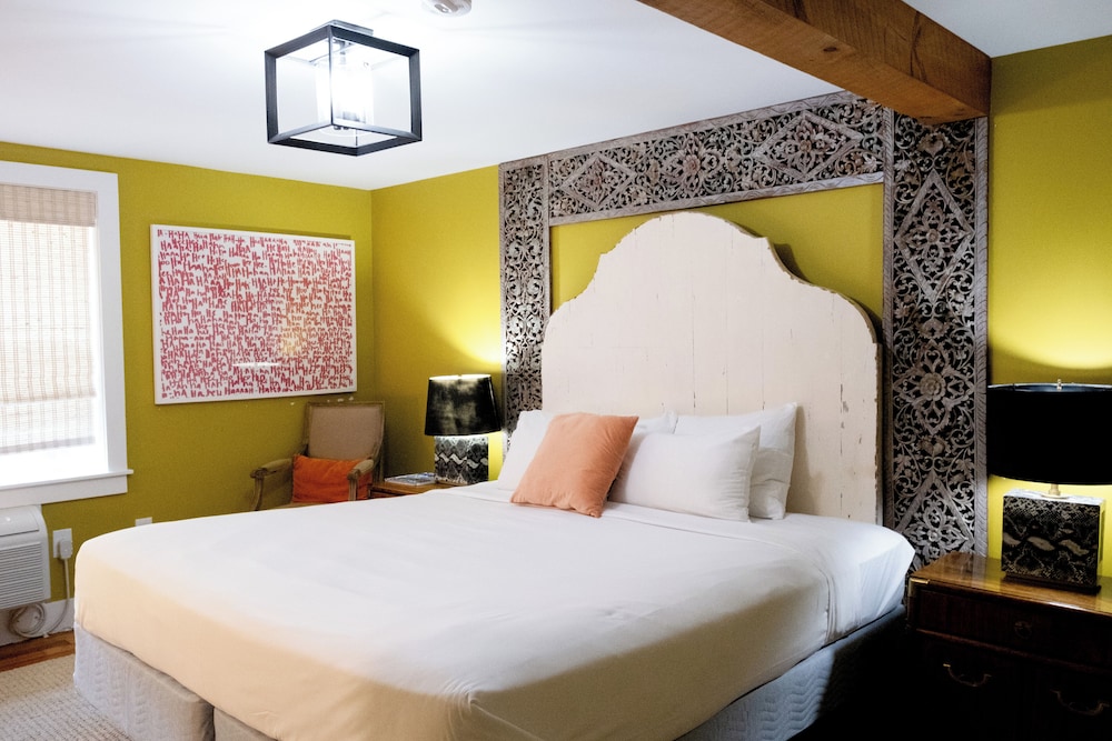 Basic Room, 1 King Bed photo 2