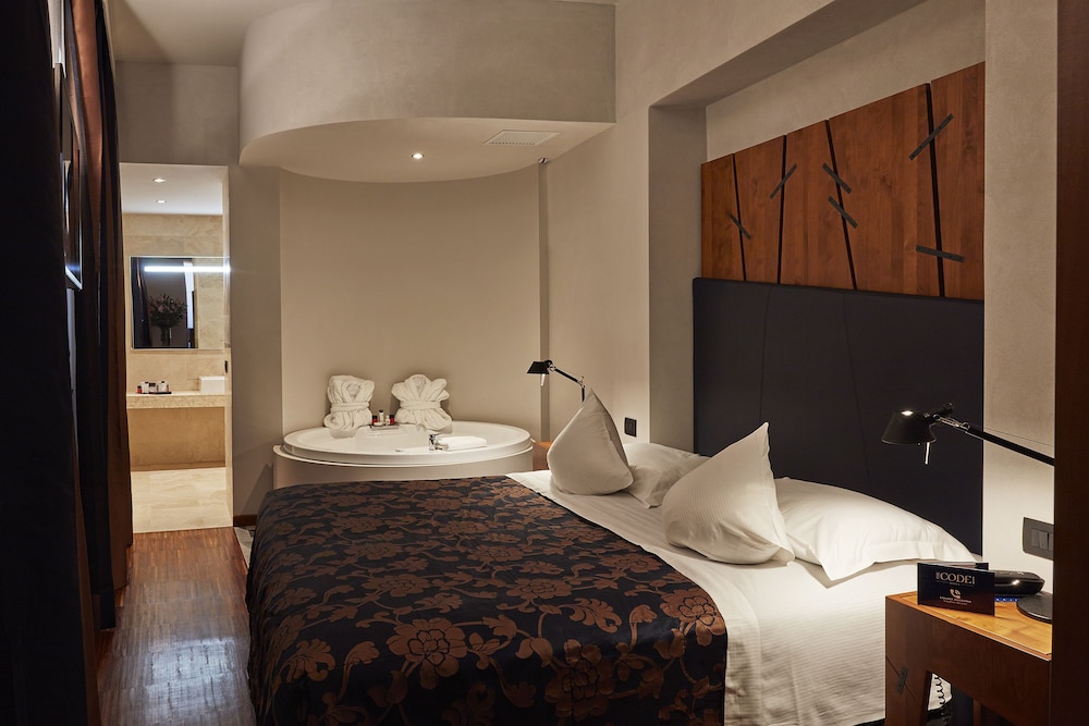 Junior Suite, Jetted Tub thumbnail 5